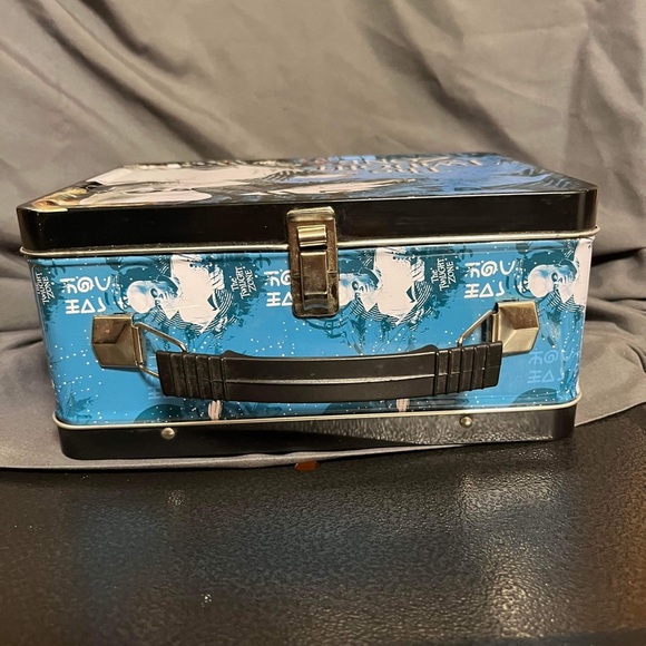 The Twilight Zone Lunchbox 2012 - Picture 4 of 5